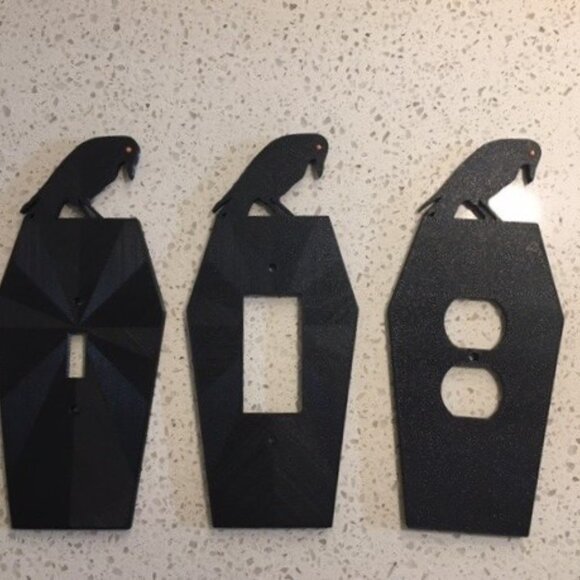 🖤 Spooky Raven atop Coffin Light Cover 🖤 - Picture 3 of 7